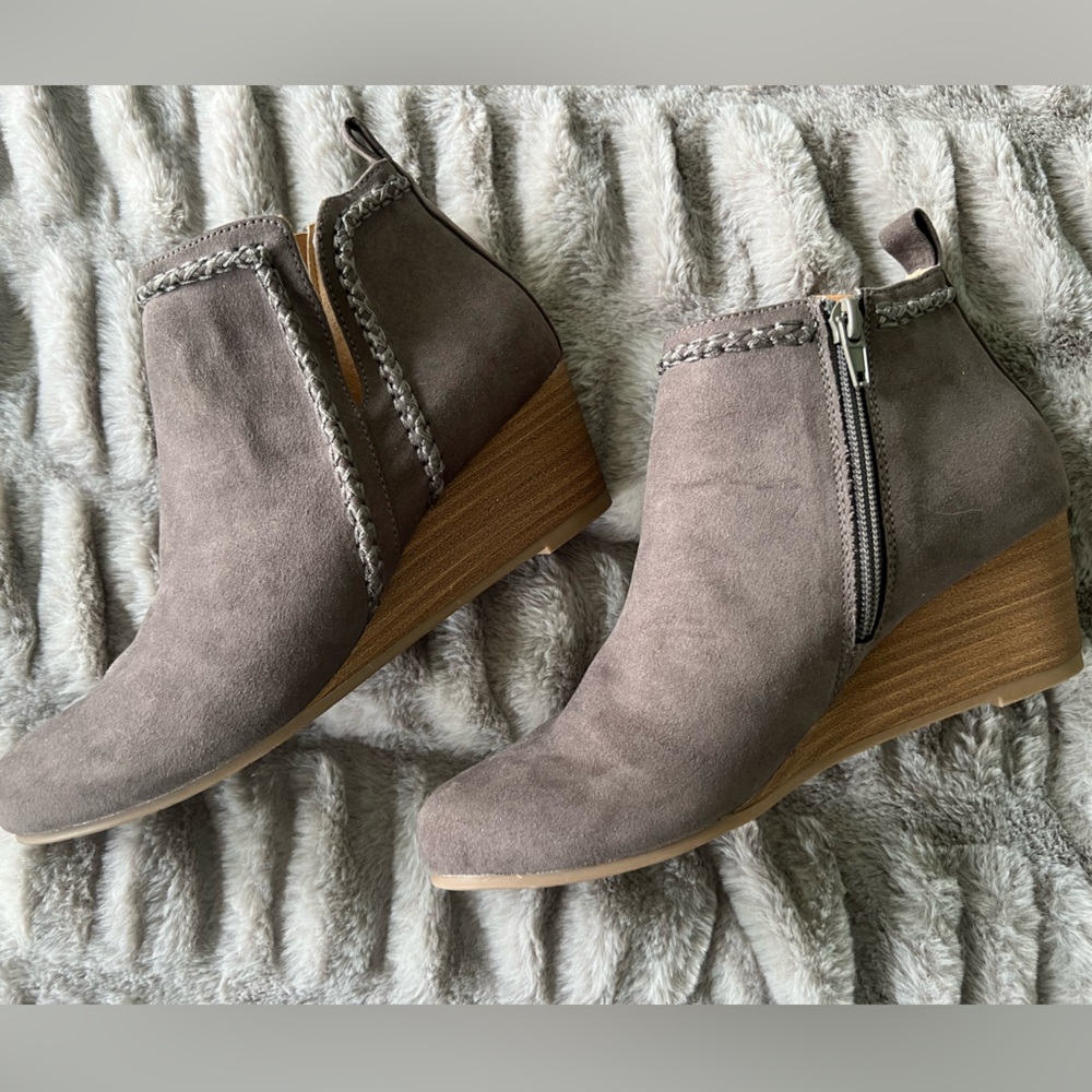 DV8 by Dolce Vita Gray and Brown Ankle Booties - Never Worn